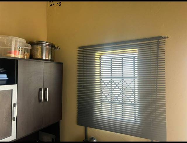 1 BEDROOM HOUSE FOR SALE IN MEADOWLANDS WEST